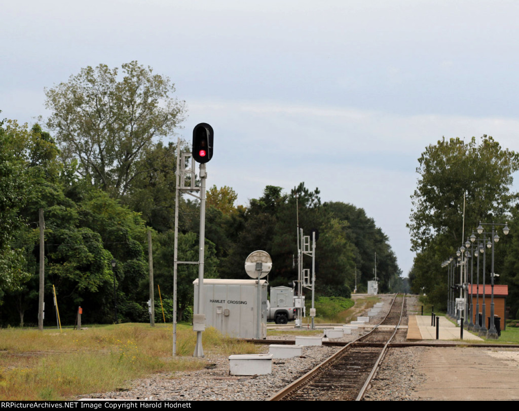 Southbound signal at Hamlet Crossing on "S" line